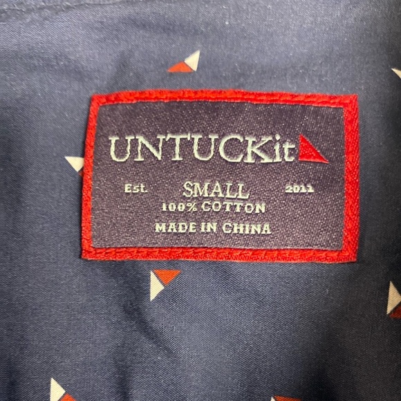 UNTUCKit Shirt Short Sleeve Button Down Cotton Navy Blue Red White Size Small - Picture 2 of 9
